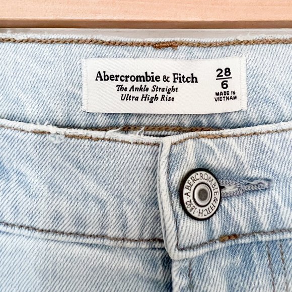 Abercrombie - Ultra High Rise Ankle Straight Jean - 28 / 6 - Picture 2 of 9